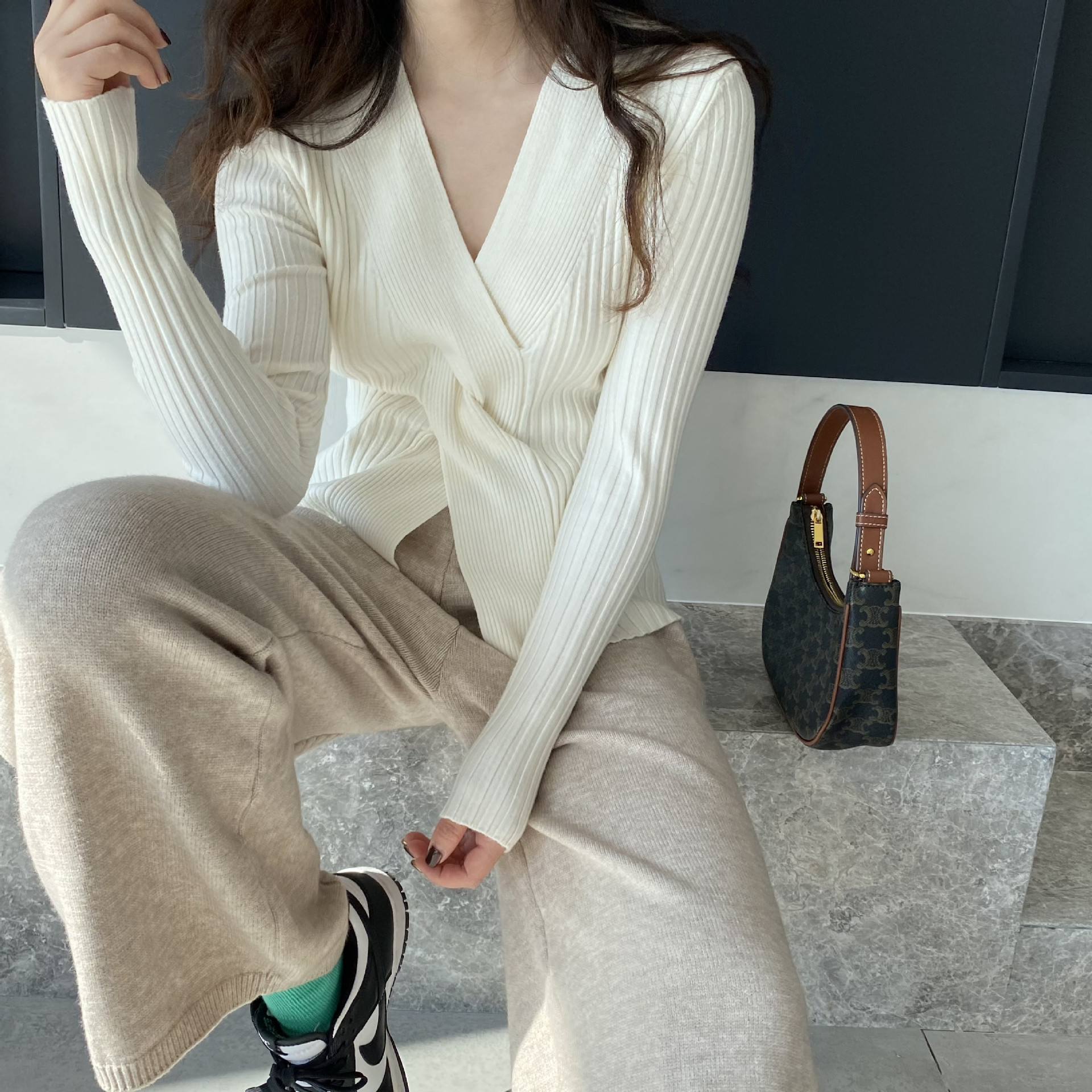 Jiaxin Wool/Urban Street Temperament Cross Design Knitwear Slimming Solid Color Top Women's Wear B8210