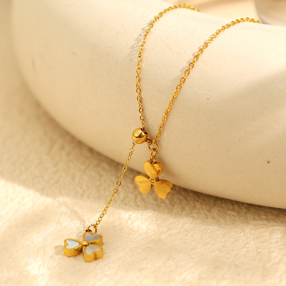 2025 Simple White Shellfish Clover Necklace Niche Design Flower-shaped Clavicle Chain Small Light Luxury High-end Necklace for Women