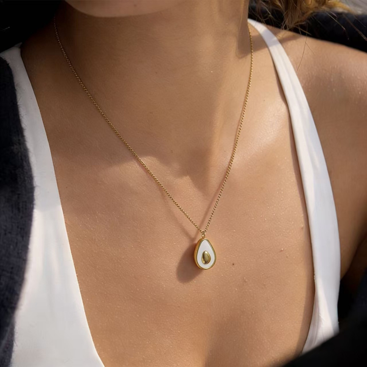 Ins-Style Niche Design Avocado-Shaped Shell Piece Necklace, Exquisite Non-Fading Clavicle Chain Jewelry Wholesale