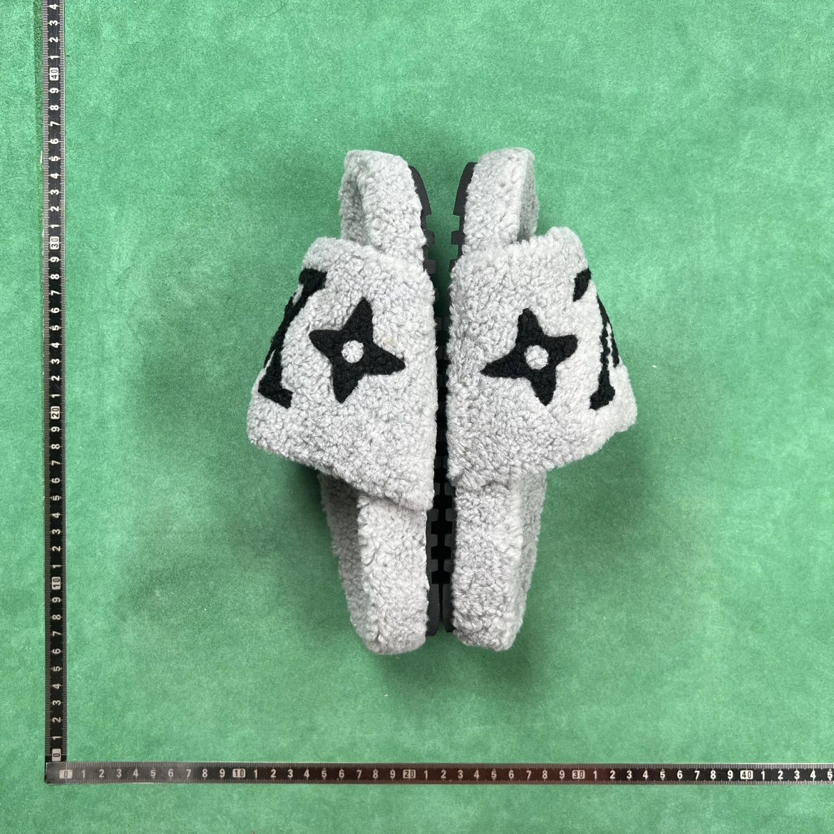冬季室内舒适休闲百搭拖鞋 Foto QC da WEIDIAN su Qualit.ly