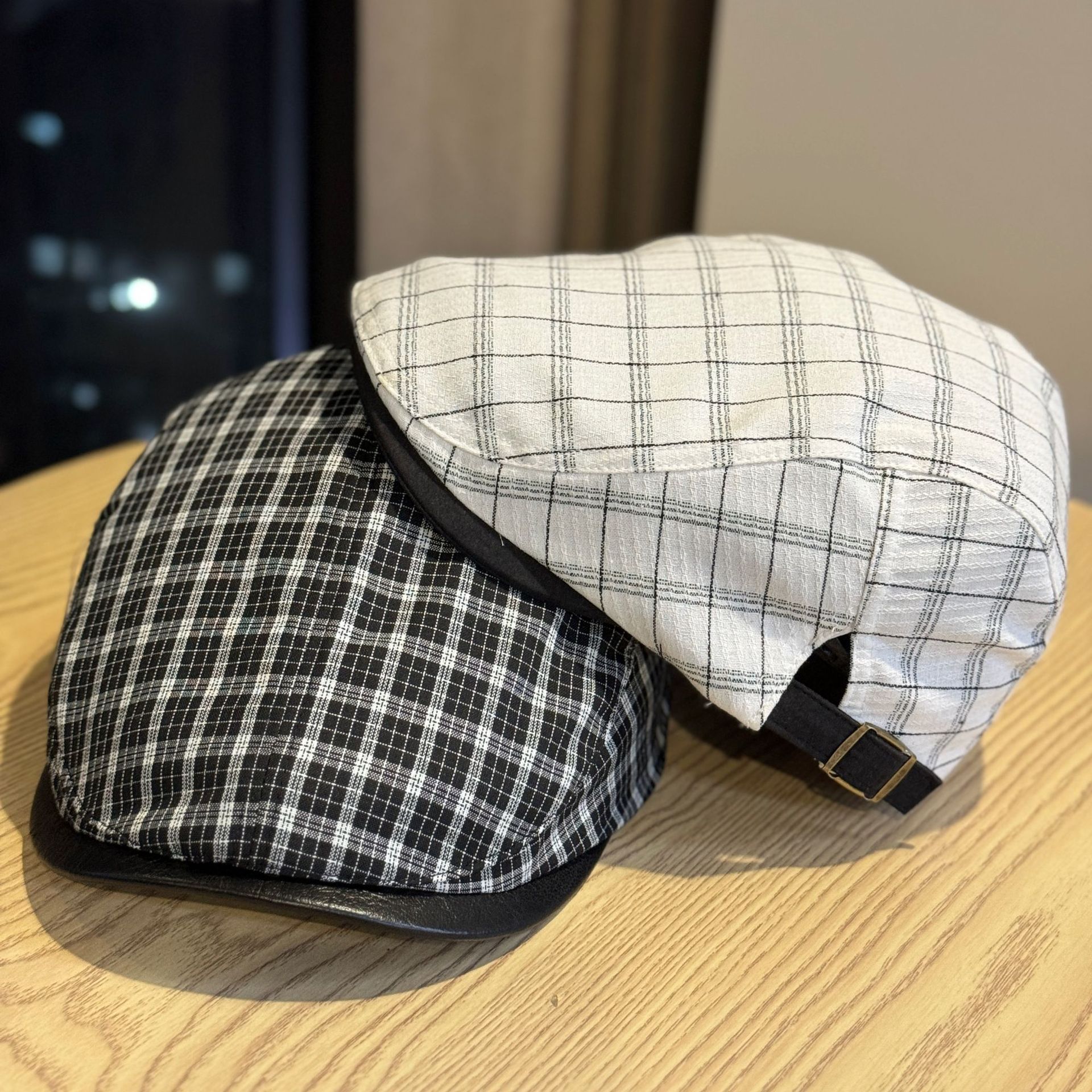 Korean-Style Retro Plaid Beret for Women, Versatile Artistic Painter's Hat, Face-Slimming Forward Cap, 2026 New Model for Outings