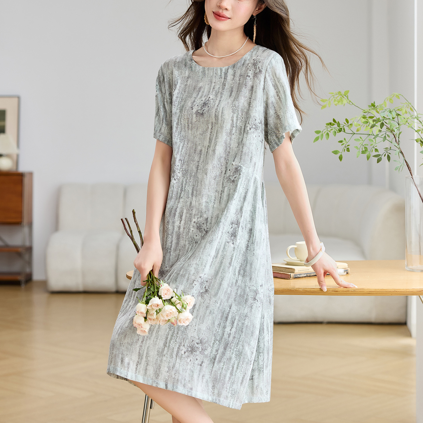 Casual Loose-Fitting Belly-Covering Slimming Retro Printed Short-Sleeved Dress for Women 2026 New Summer Style Long Style Elegant and Fashionable