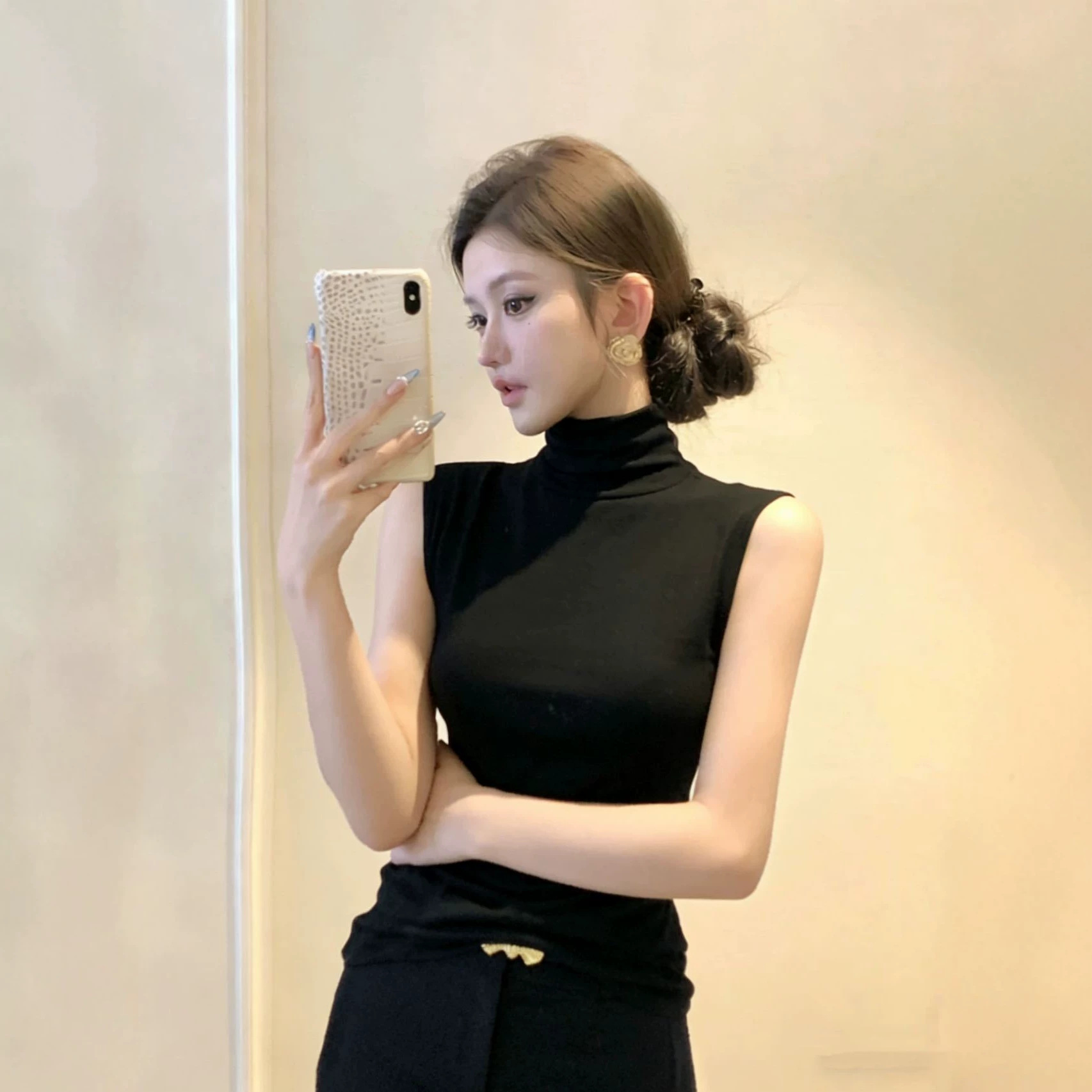 Summer Style High-Neck Sleeveless Vest for Women, Slim Fit, Versatile, Black Cashmere Mask Sleeveless T-Shirt