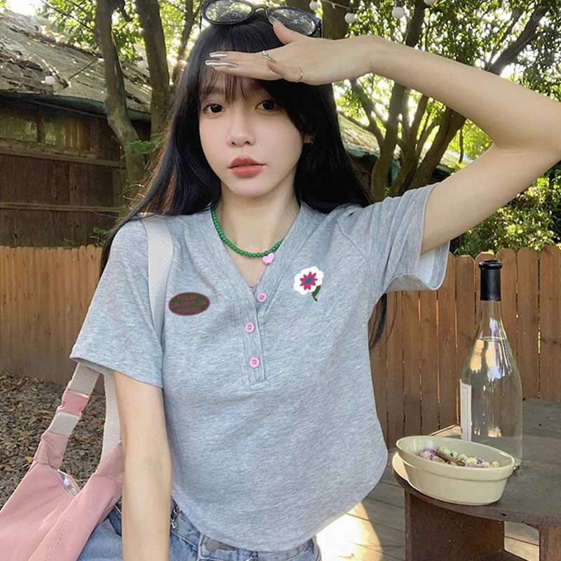 Short-Sleeved T-Shirt Women's 2025 Summer New V Neck Cardigan Short High-End Versatile Slimming Look Blouse Top
