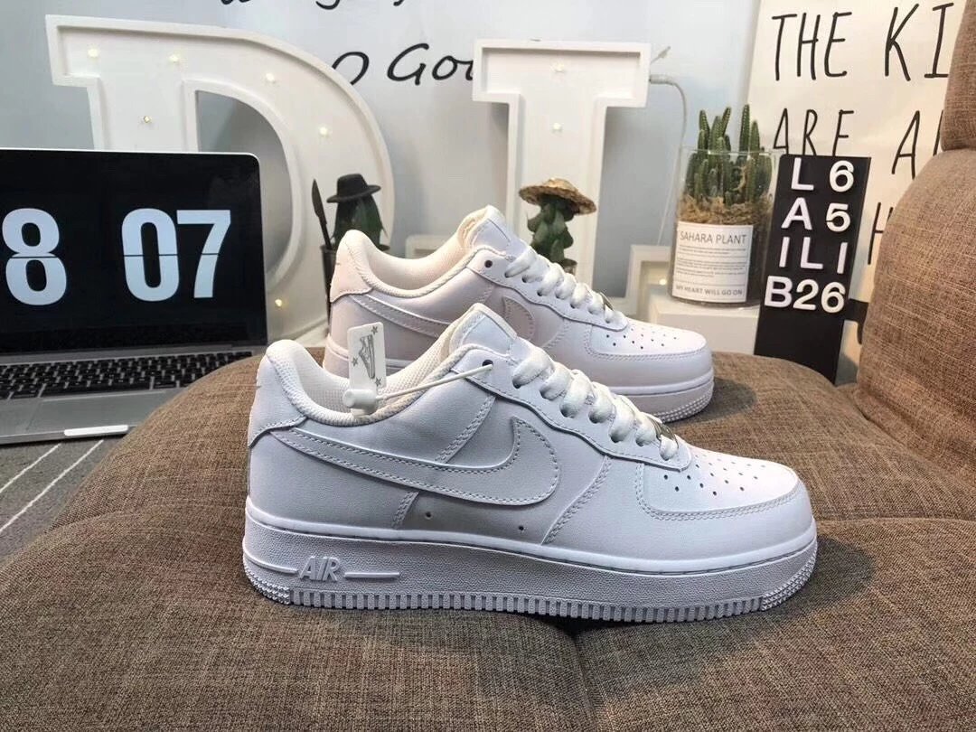 特价Nike独家渠道货！AIR FORCE 1 空军一号af1纯白低帮板鞋 那女情侣 QC-Foto von WEIDIAN auf Qualit.ly