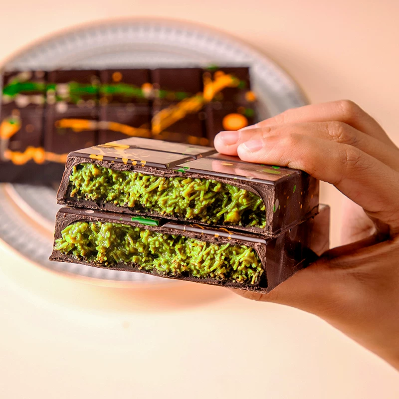 Dubai-Style Chocolate Finished Product with Pistachio and Hazelnut, Handmade Crispy Pastry, Internet-Famous Bread with Pure Cocoa Butter and Stringy Texture QC-foto van TAOBAO op Qualit.ly