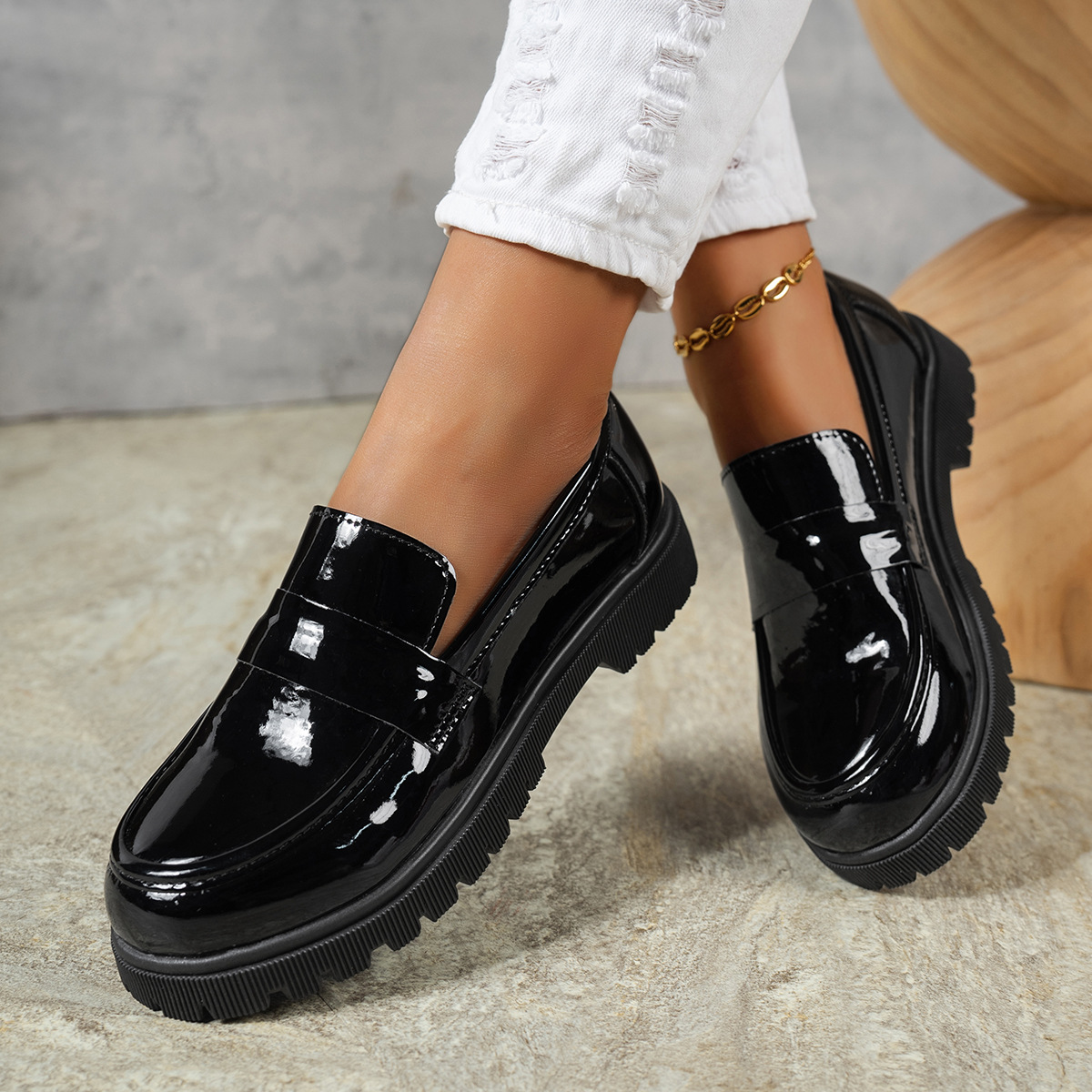 European and American Cross-Border Large Size Thick-Soled Chunky Heel Loafers for Women 2026 Spring and Autumn New Retro Slip-On Leather Shoes Wholesale