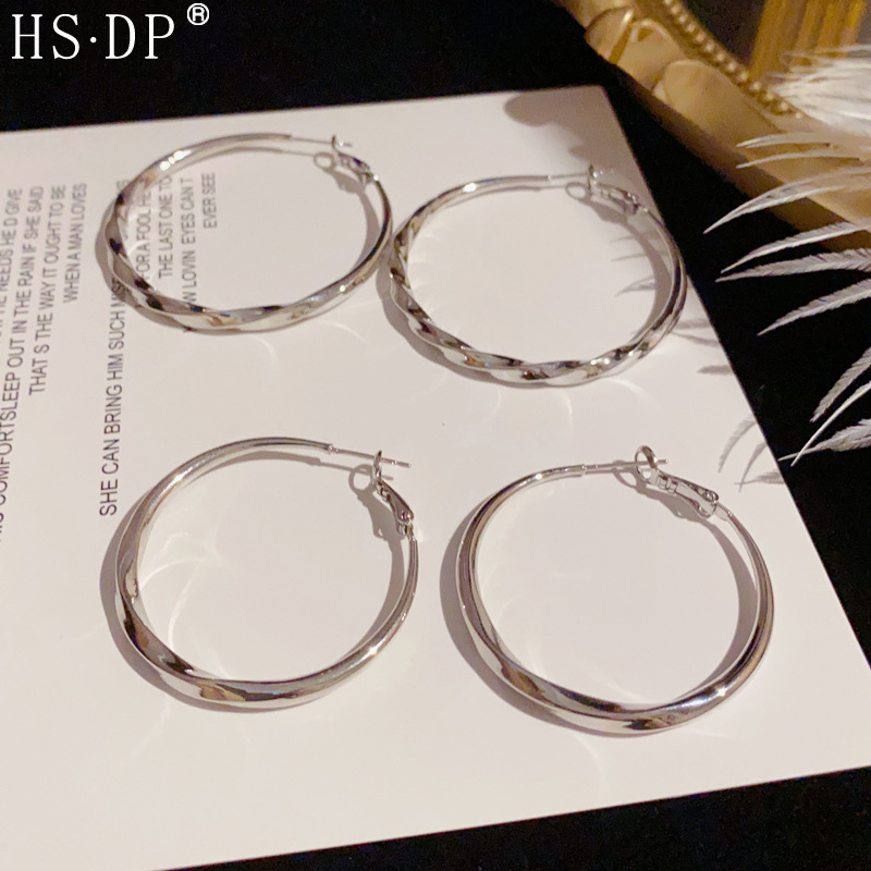 Korean Style Distinctive Fashionable Simple Exaggerated Metal Twisted Ear Ring Female Elegant All-match Cold Style Earrings Slimming Earrings