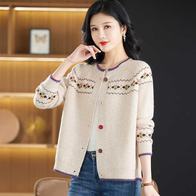 24 Spring and Autumn new mother's floral yarn knitted women's cardigan loose age-reducing sweater coat short knitted cardigan outer wear