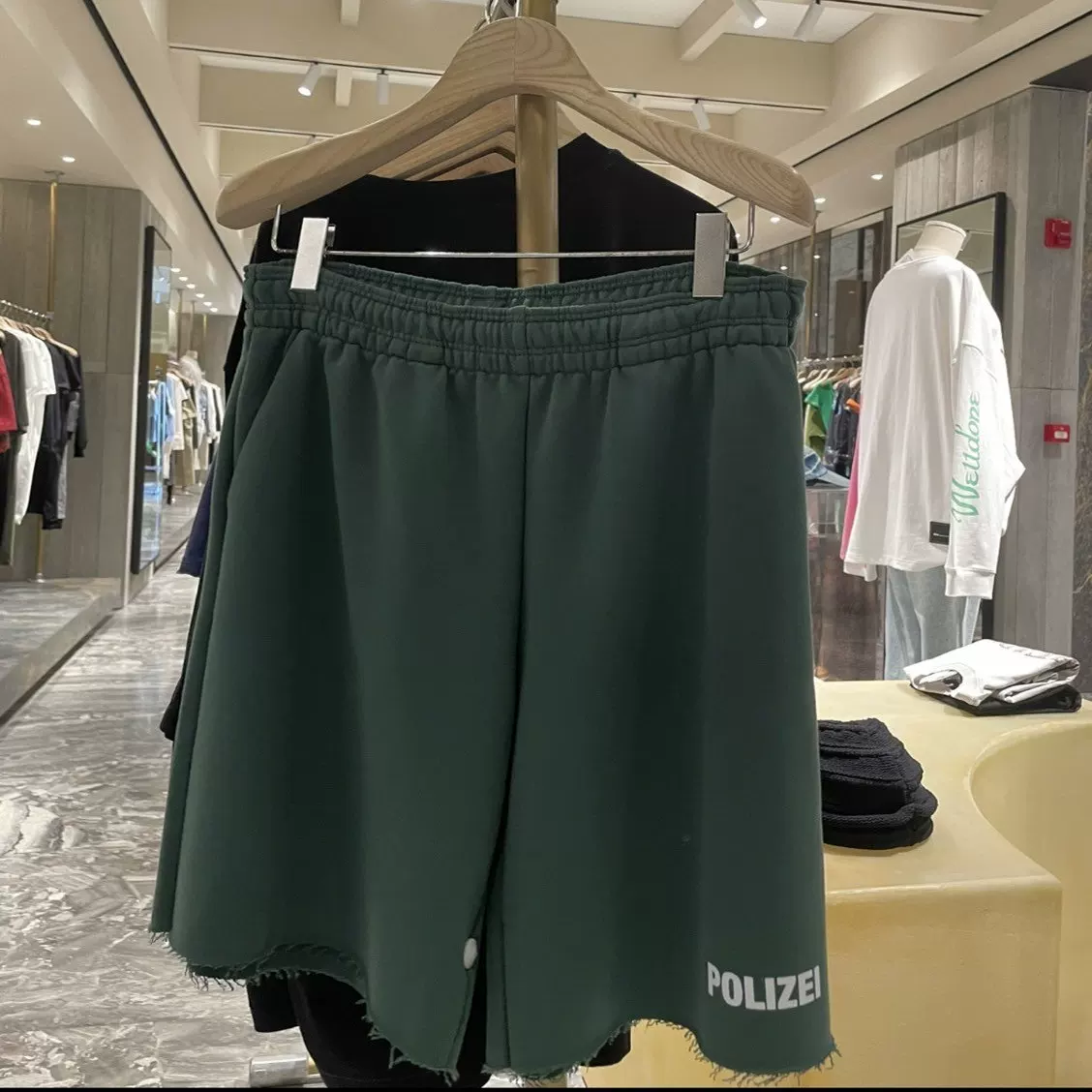 High version vet Paris style 25 new letter POLIZEI printed men's and women's shorts casual five quarter pants