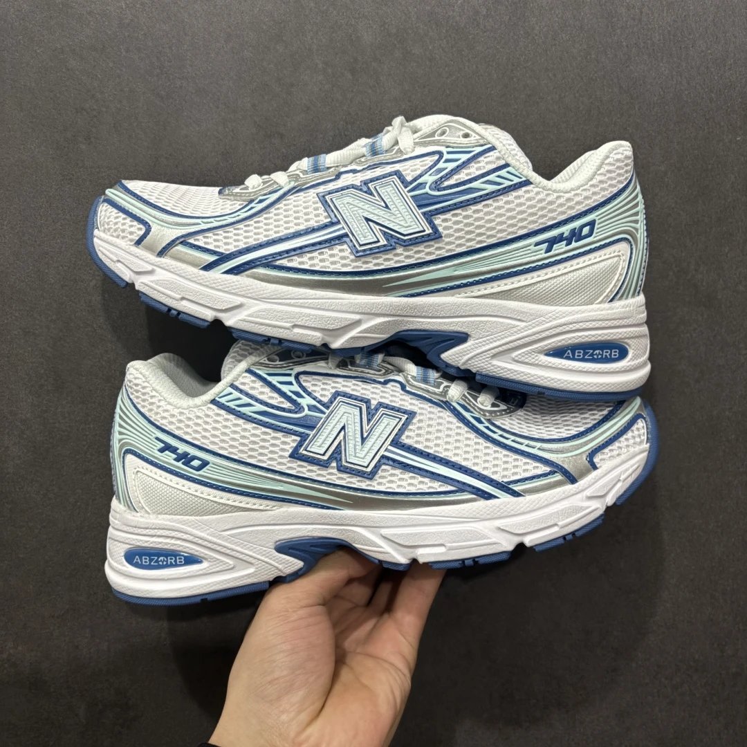 New Balance 740