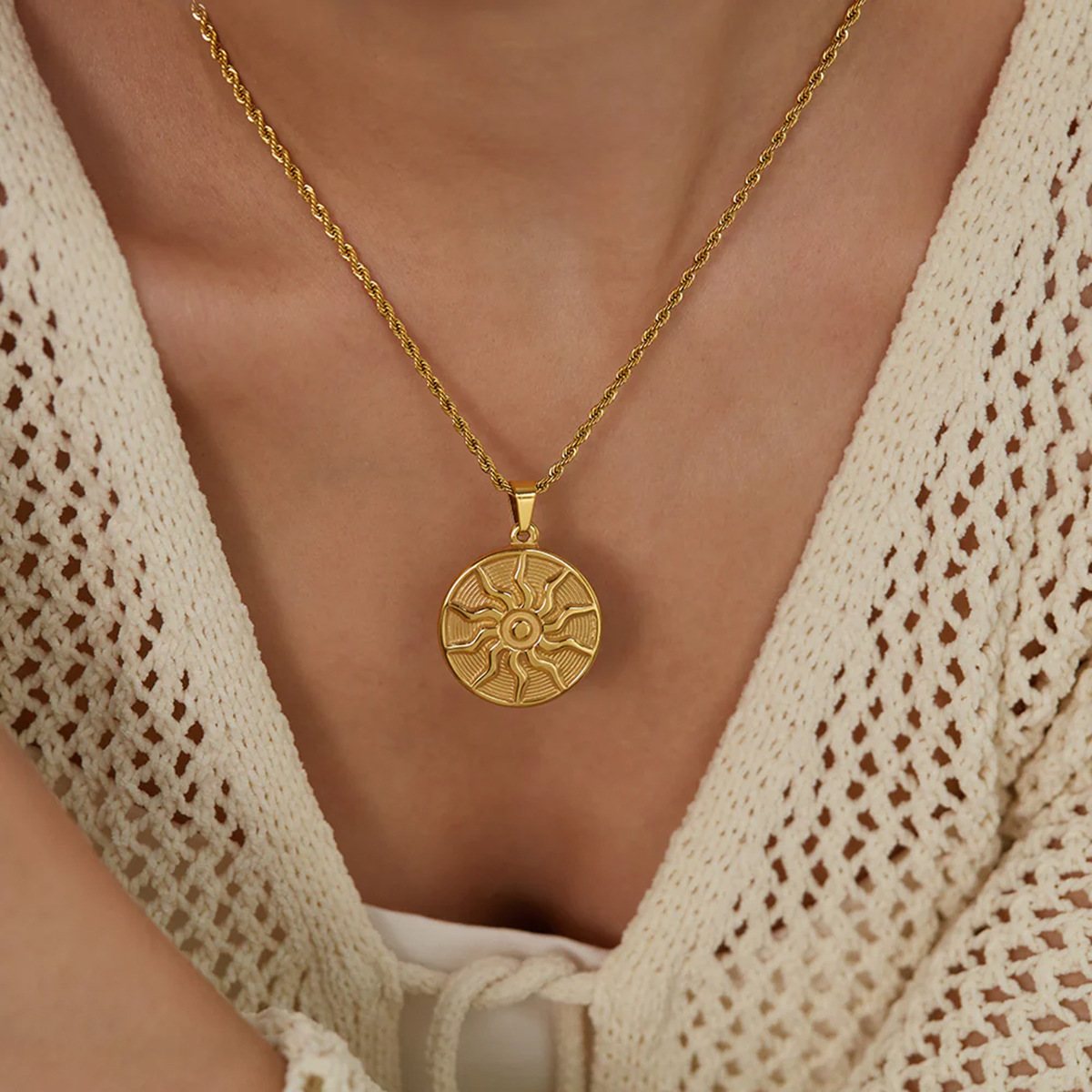 Cross-border Amazon Hot Selling Stainless Steel Necklace Women Hip Hop Punk Sun Totem Pendant Necklace Titanium Steel Jewelry