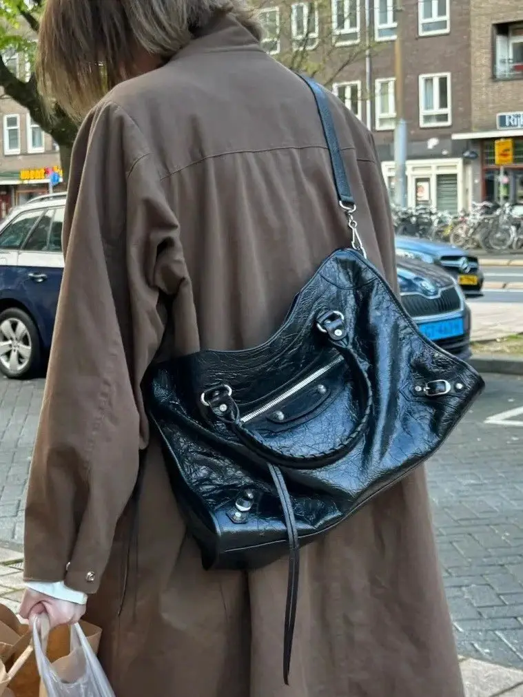 高级感辣妹朋克机车包大容量托特单肩斜挎手提时髦简约巴黎女包包