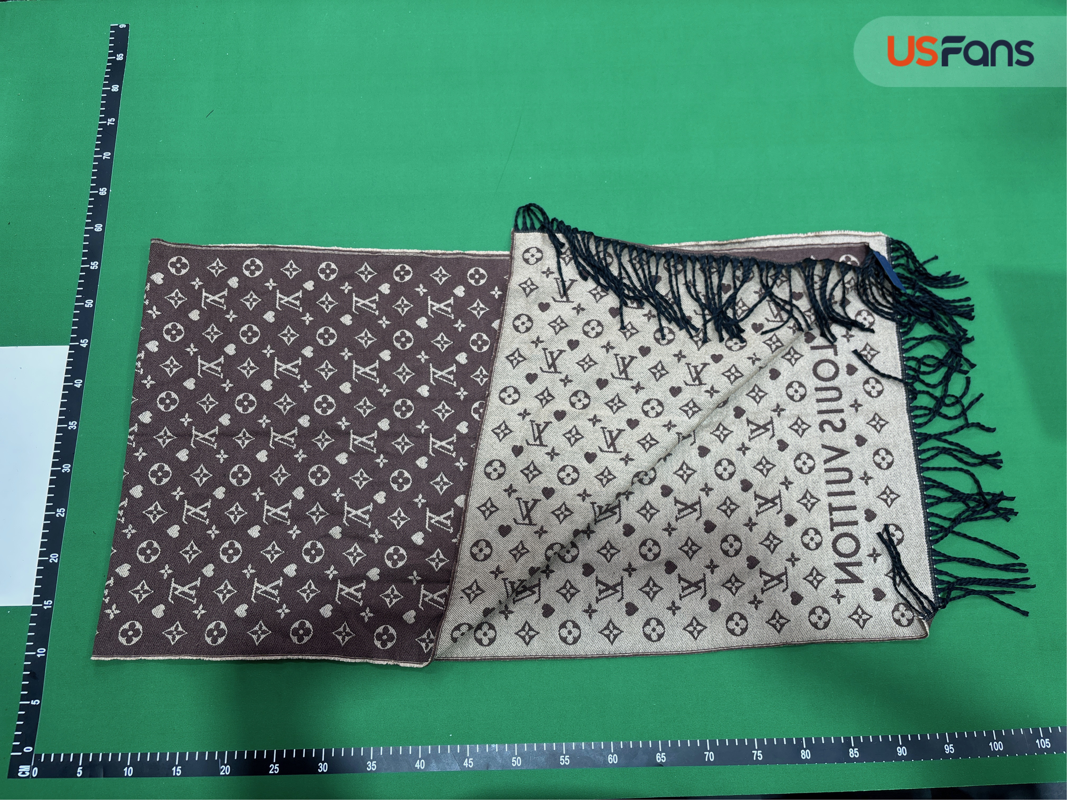 Louis Vuitton Monogram Scarf — QC-foto 2