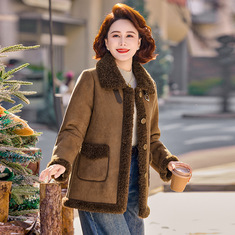 Mom's Autumn and Winter Fur-Lined Coat for Women, Thickened and Fleece-Lined, Middle-Aged and Elderly Women's Winter Clothing, Lamb Wool Warm Top