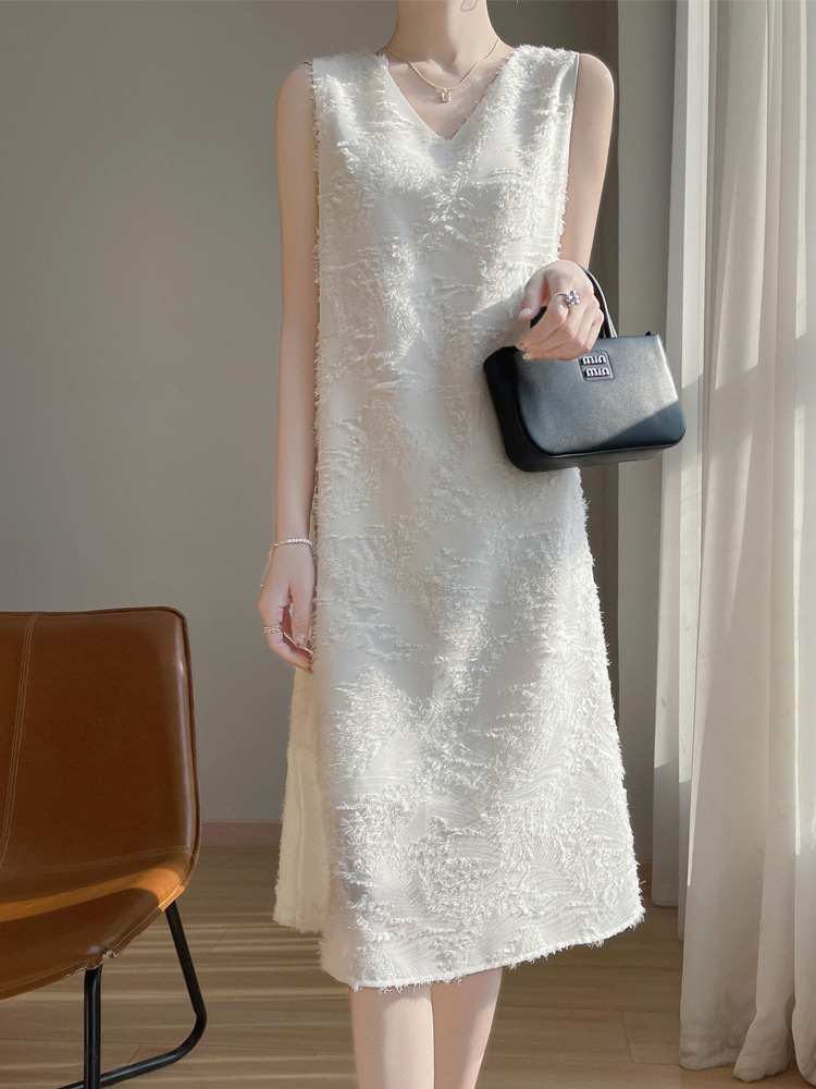 2026 Summer New Style V Neck Mid-Length Dress for Women with Tassels and Cut-Out Flowers, Sleeveless Suspender Long Dress, Loose A-Line Skirt