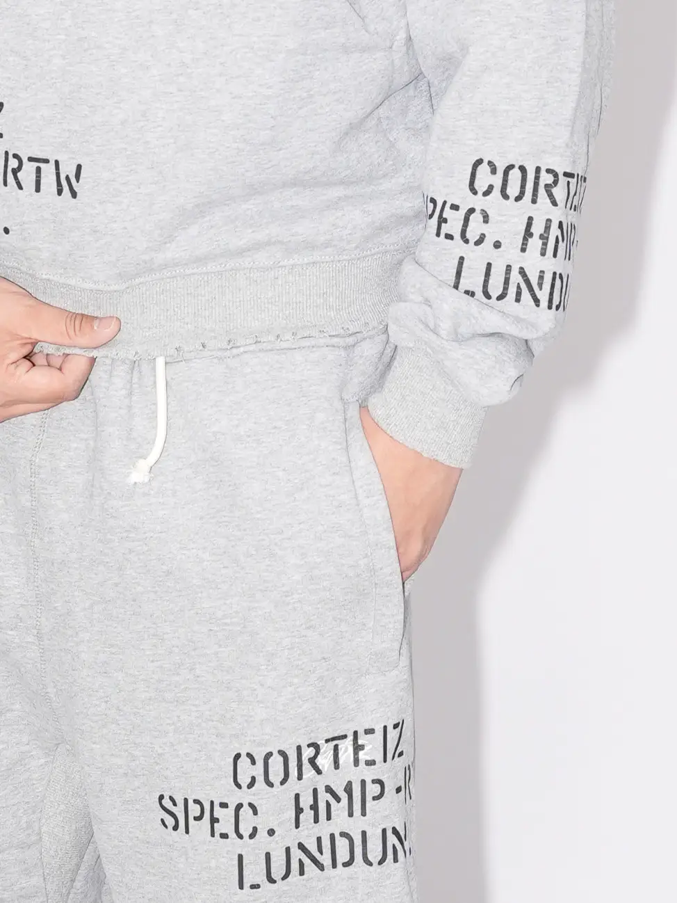 In-Stock Corteiz Alcatraz Boxyfit Crewneck Distressed Distressed Short Wide-Leg Sweatshirt and Pants Set American Hip-Hop Style