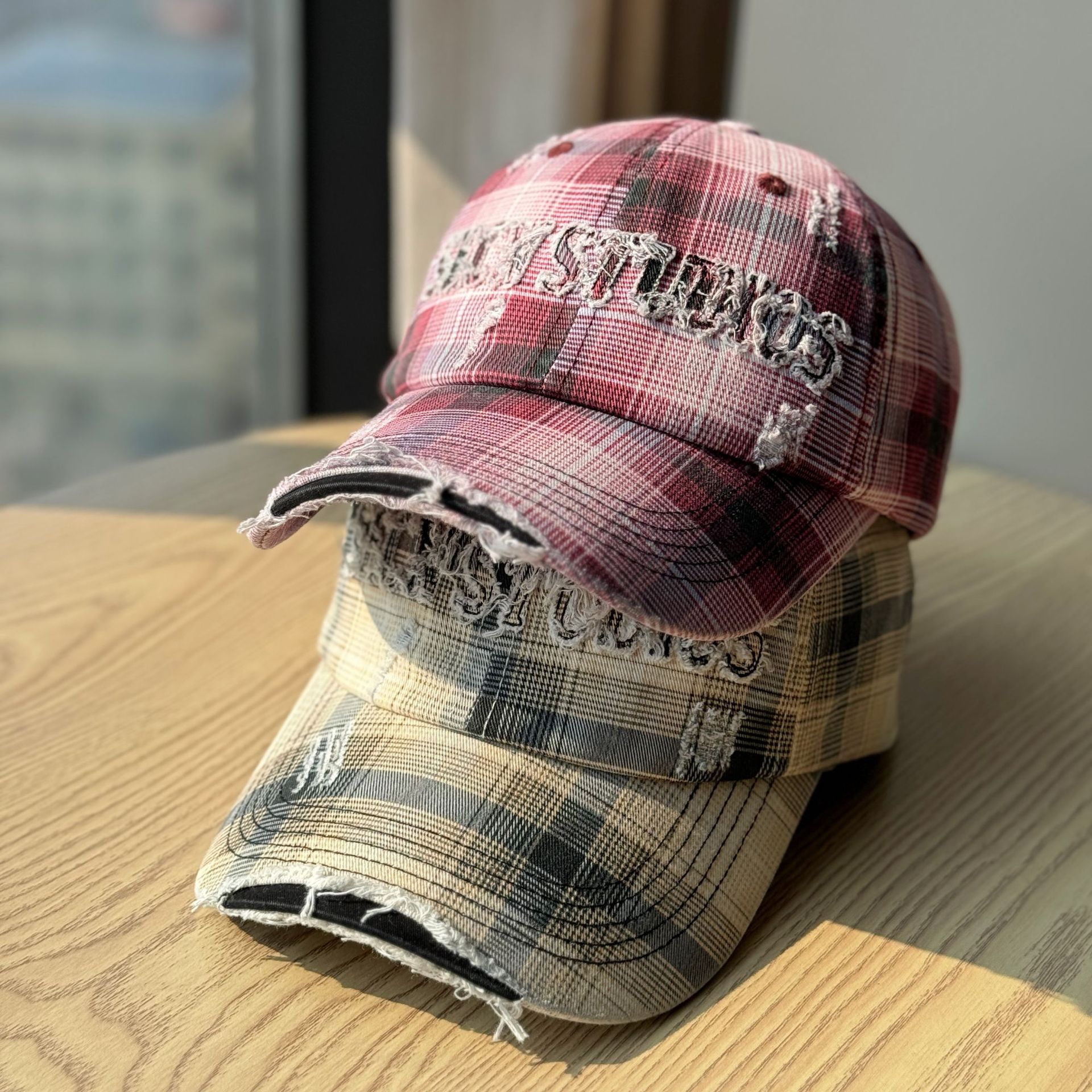Spring and Summer New Retro Color-Blocked Plaid Baseball Cap for Women with Lettering, Casual Hip-Hop Style, Sunshade Baseball Cap for Men, Trendy