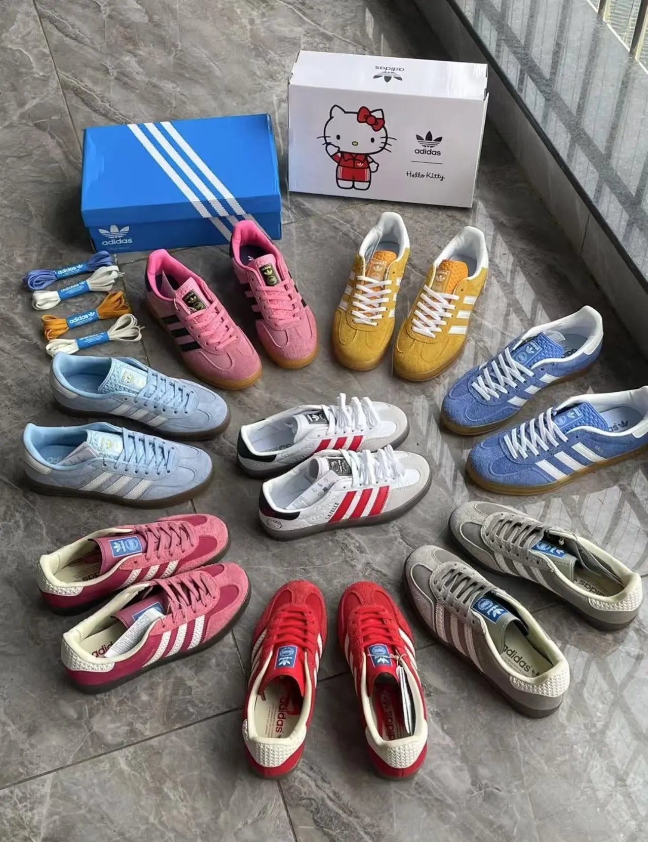 adidas Superstar Hello Kitty