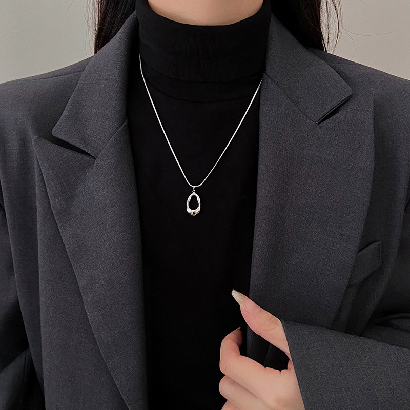 Stainless Steel Hollow Geometric Chain Necklace, Niche Minimalist Design Pendant Collarbone Chain, Versatile Cool Style New Neck Accessory
