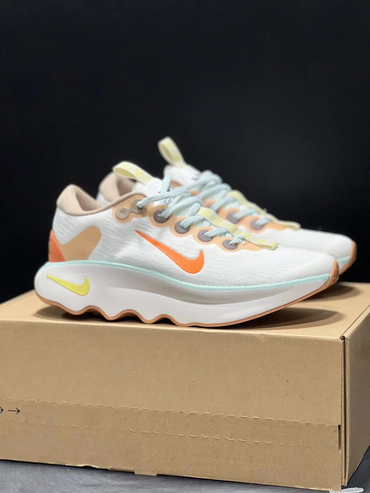 ACCEF版 高版特价 NIkĚ Motiva 白橙 8887-181 波浪鞋 Pale Ivory Amber Brown 耐莫提瓦系列 低帮轻量减震 休闲运动慢跑鞋