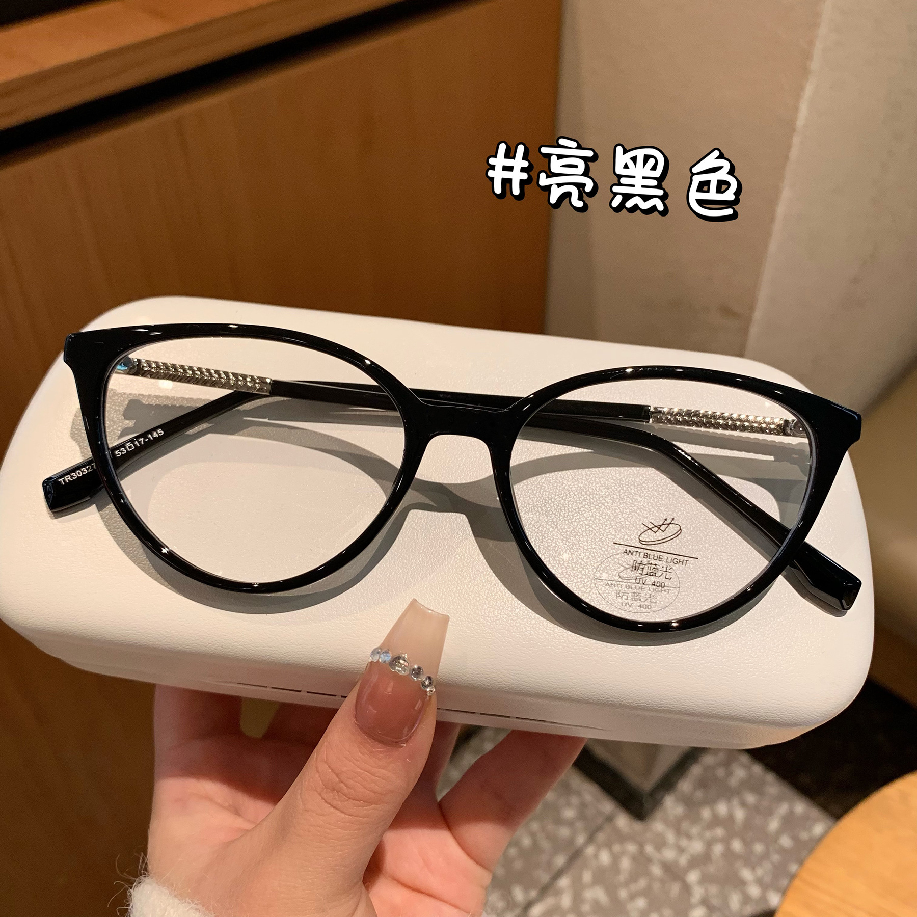 Cat-Eye Black Frame Glasses for Women with Round Faces, Suitable for Students with Nearsightedness, Can Be Customized with Prescription Lenses, a Makeup-Free Look Essential, Retro Anti-Blue Light Plain Frame