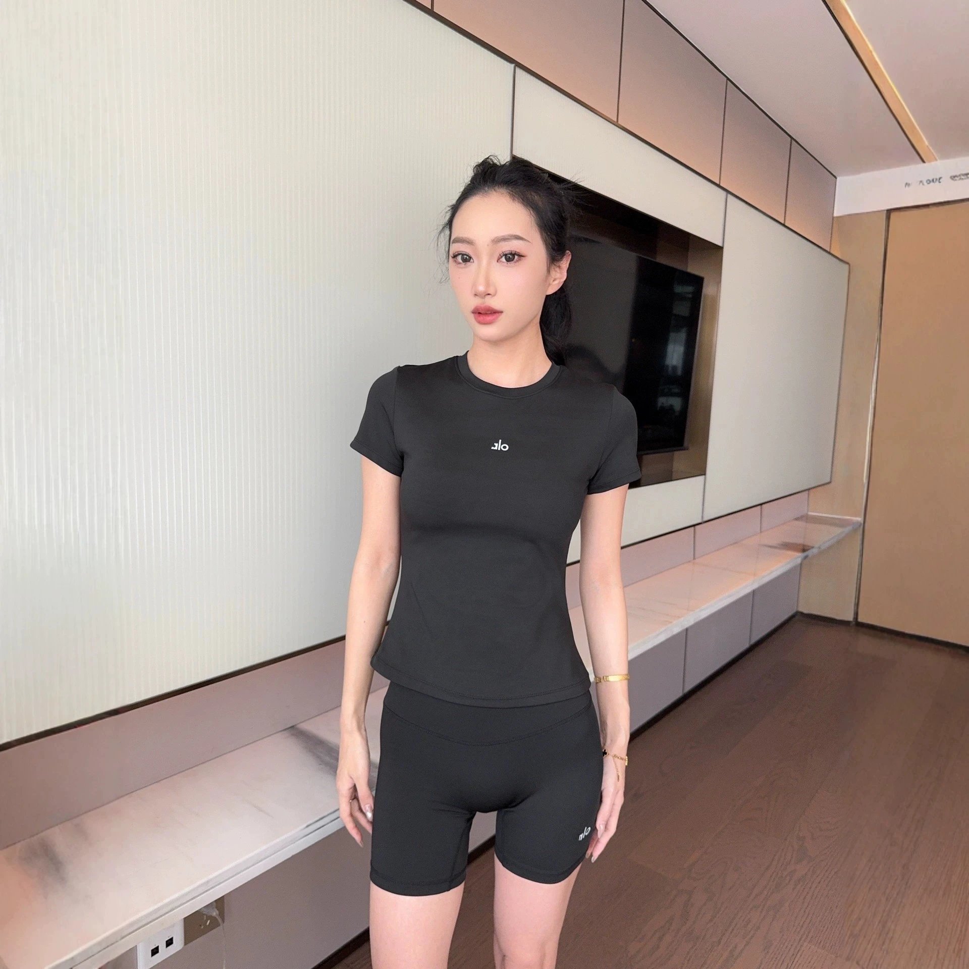 alo athletic wear set