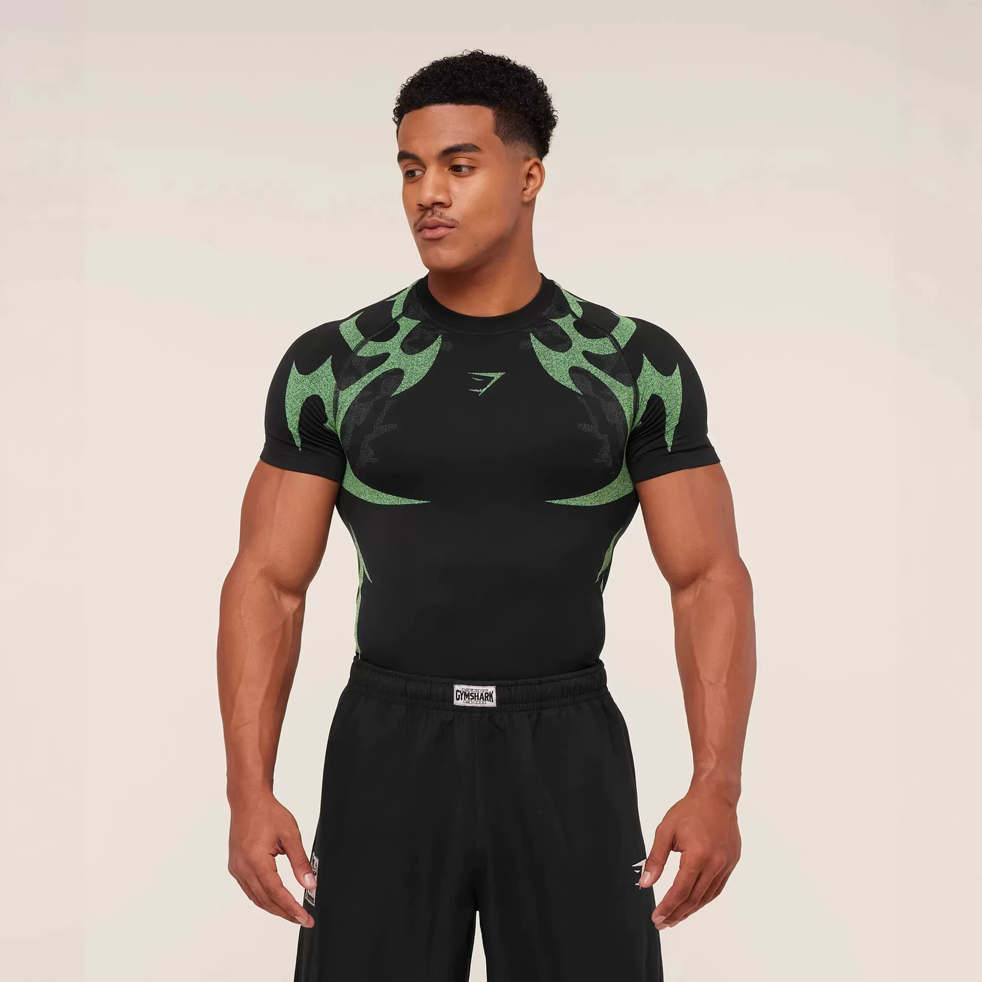 GYM seamless slim fit high elasticity T-shirt for men's sports and fitness, short sleeved running, basketball training, quick drying tight fitting clothes