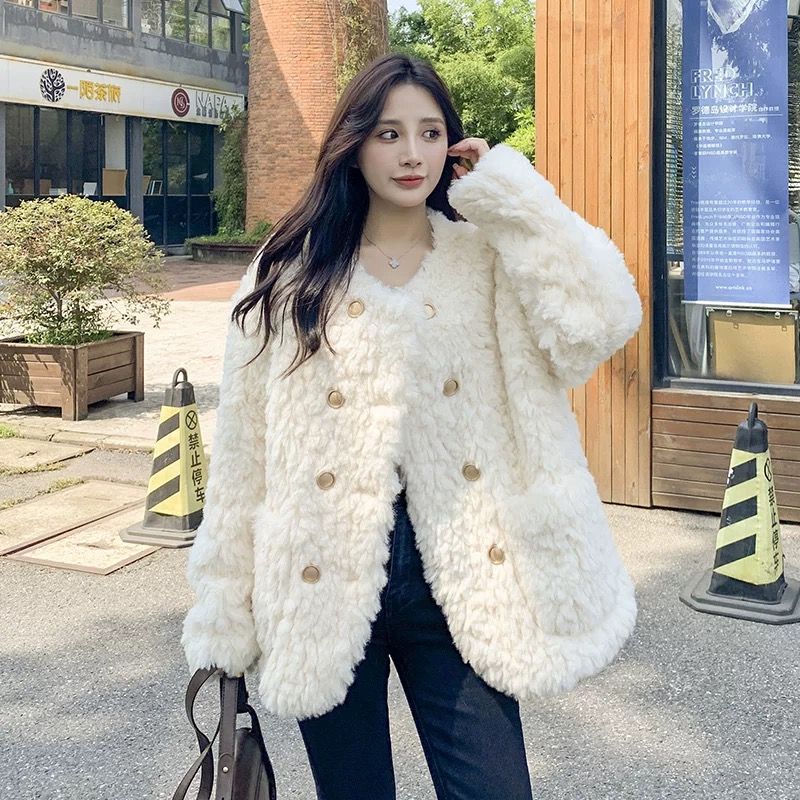 Lamb Wool Coat Women's 2024 Winter Chanel Style Loose Thickened Plush White Fur Coat for Small Women