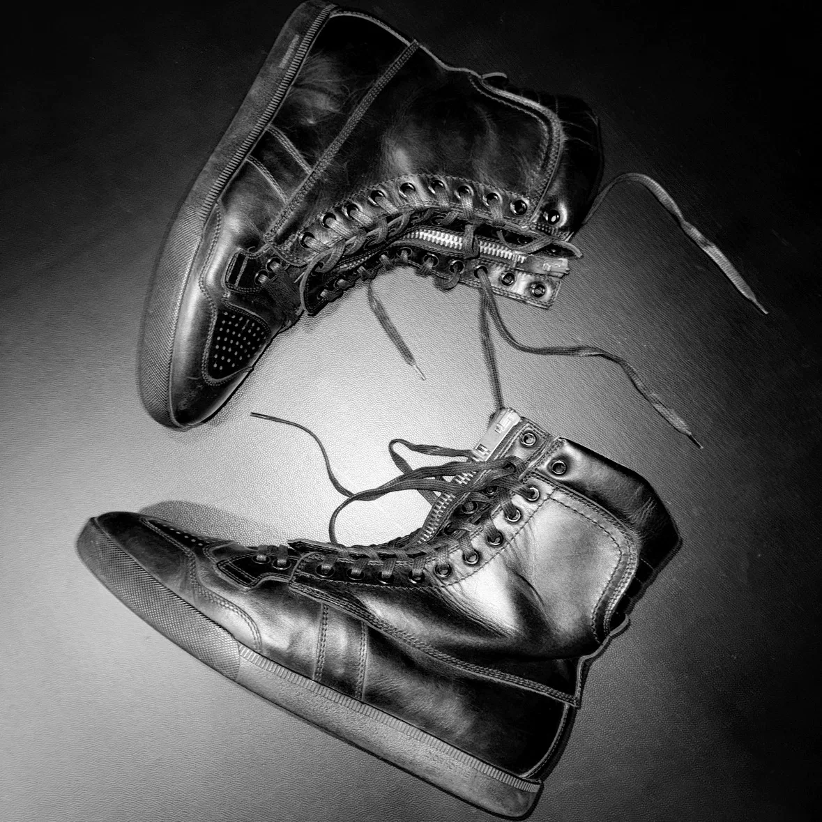 [Dini] Men's 04Aw "Victim of the Crime" Zip Sneakers
