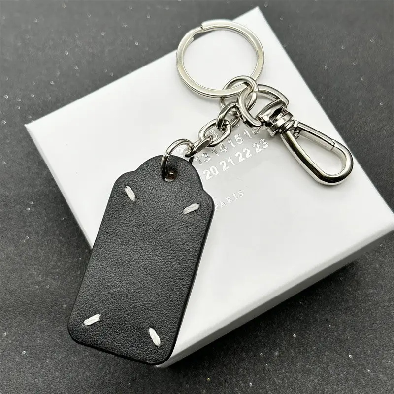 MMM Style 23ss Logo Four-pin Nameplate Top Layer Cowhide Keychain Multifunctional Leather Pendant Pendant Accessories