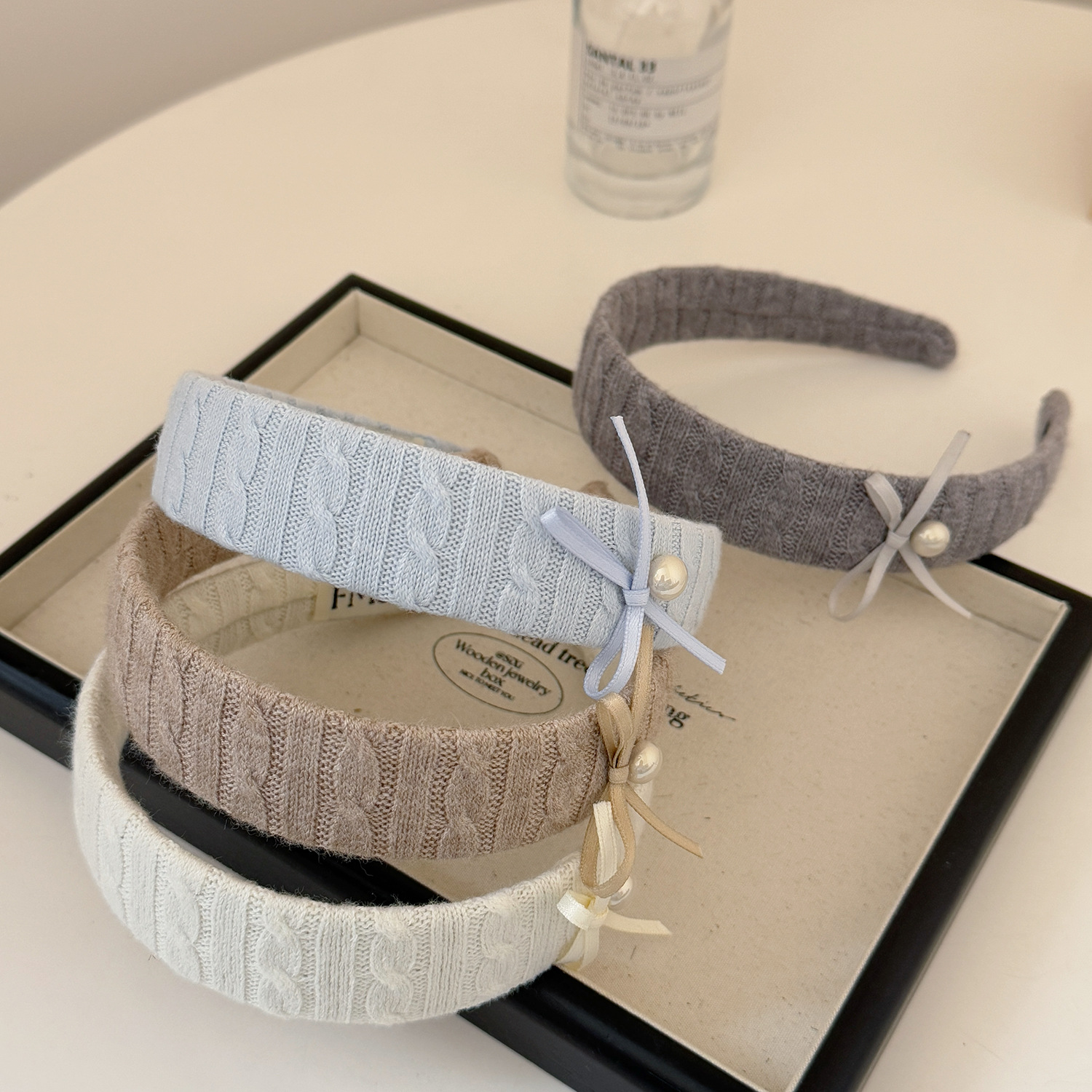 Exquisite Knitted Yarn Pattern Headband with a High-End Feel for Women, Sweet Wide-Brimmed Headband with High Crown, Bow Ribbon Hair Tie