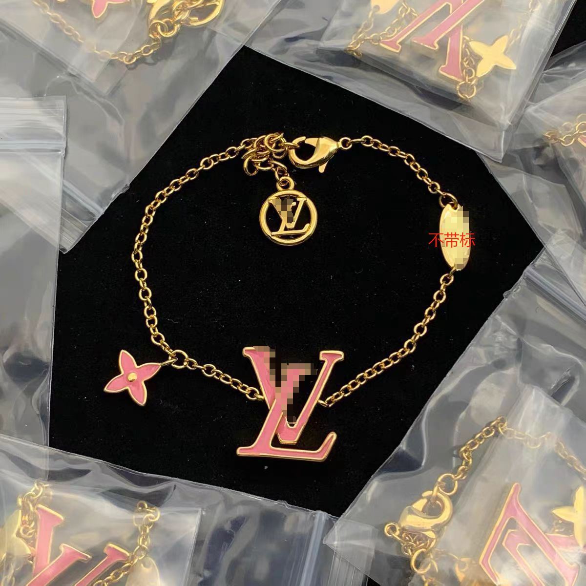 Tiktok Trending High-Quality Pink Enamel L Letter Bracelet for Women European and American Style Light Luxury Fashion White Enamel Necklace QC-foto från 1688 på Qualit.ly