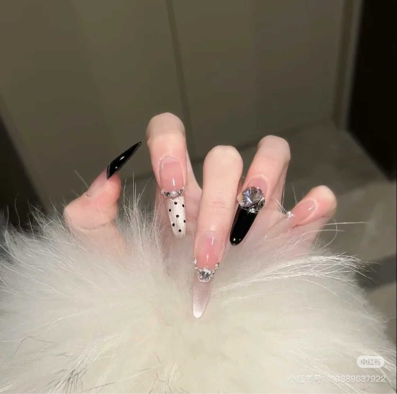 Black Gold Jazz Wearable Nails Medium-Length Nude Color Brightening Cat Eye Handmade Nail Art High-End Finished Nails