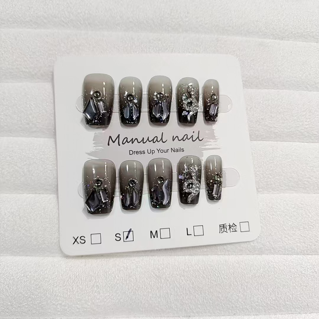 Clearance Collection of 10 Pieces of Fashionable and Elegant Nail Stickers That Enhance Complexion, Luxurious and Suitable for Students, Daily Use, Gentle and Girly Style