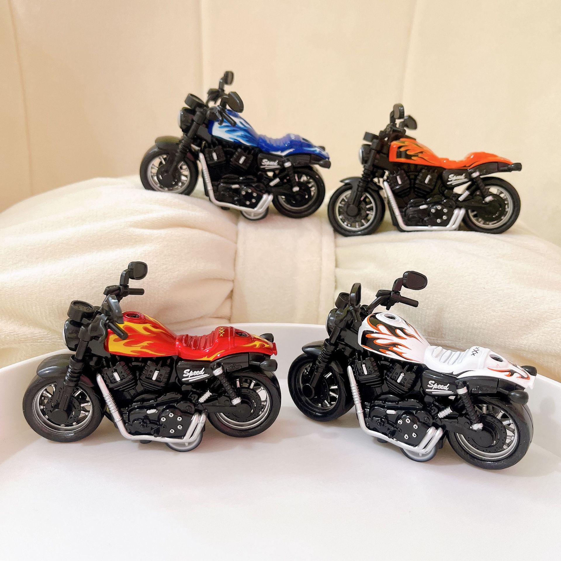 Creative mini Harley motorcycle pull back car keychain fashion personalized bag trendy cool toy model pendant wholesale