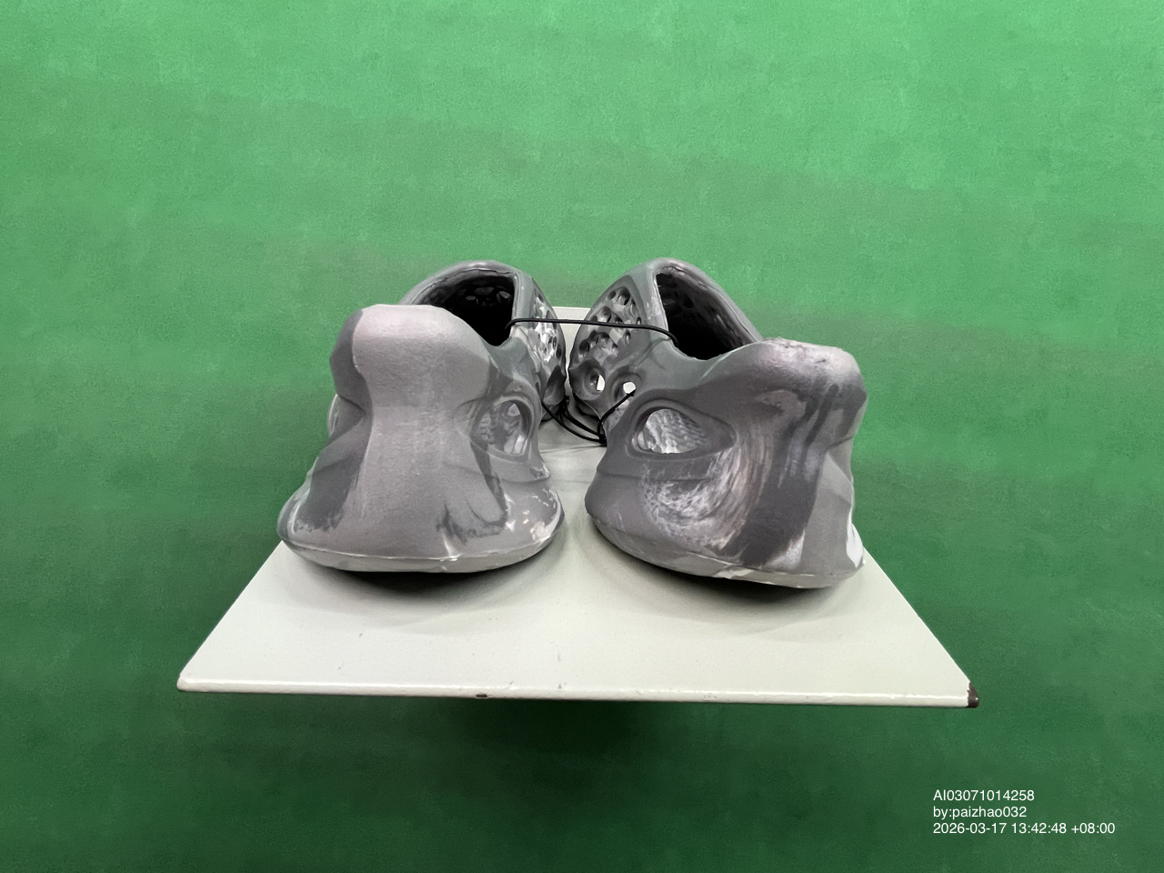 2025 Summer New Coconut Hole Shoes Men's Poop-feeling Breathable Outer Wear Beach Non-slip Deodorant Baotou Sandals — QC-foto 3
