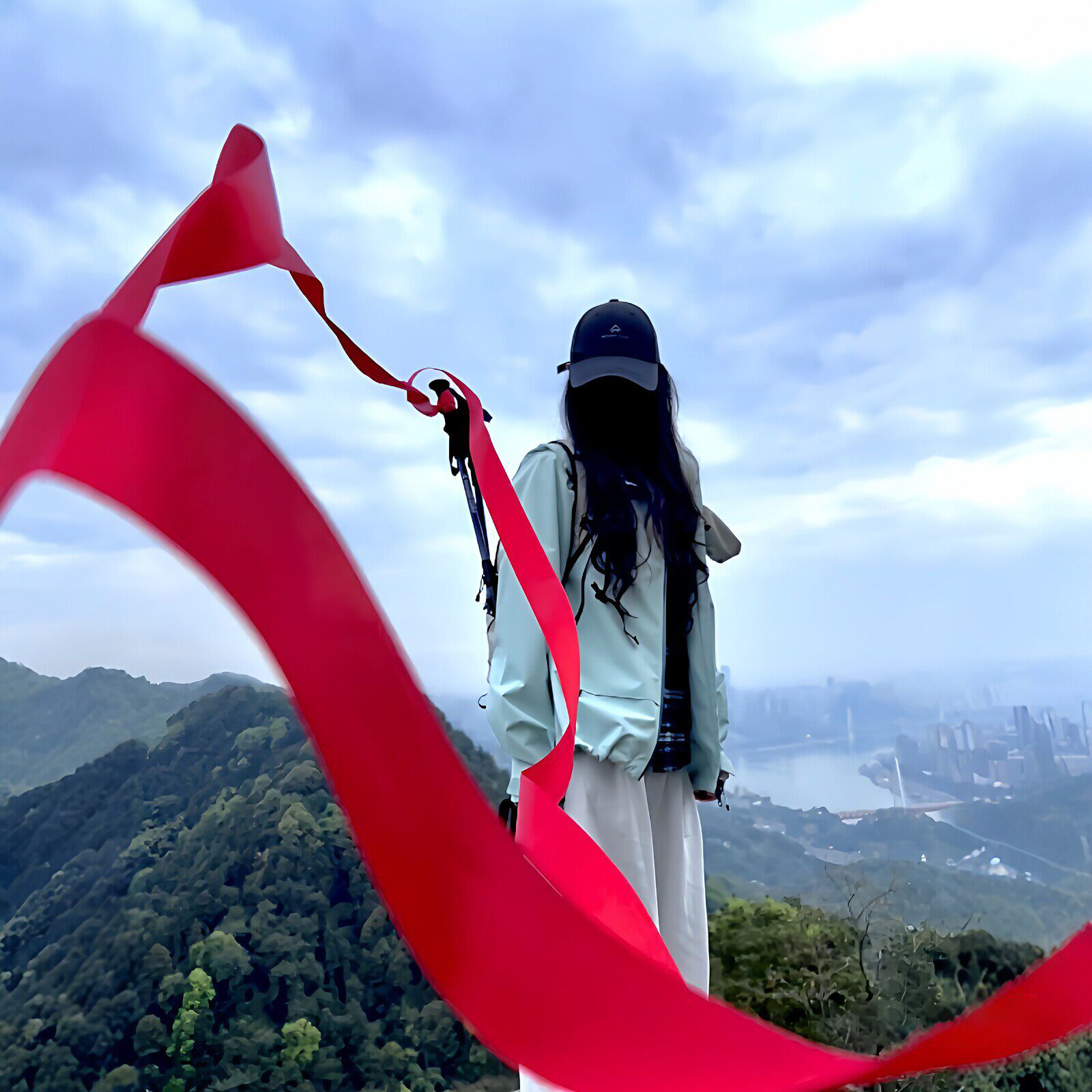 Hiking Stick with Red Ribbon Decoration, 4cm Streamer, Outdoor Hiking and Mountain Climbing Photo Prop, Travel Souvenir for Girls