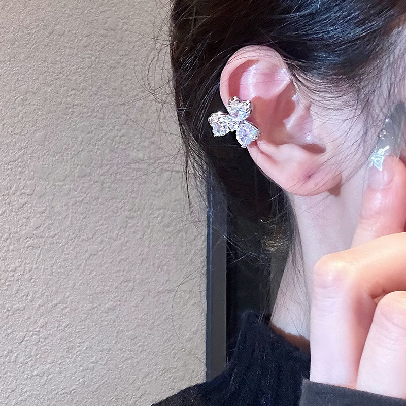 Light Luxury Sparkling Diamond-Encrusted Clover Ear Clips, Fashionable and Unique, Niche High-End Ear Cuffs, Exquisite Non-Pierced Ear Accessories