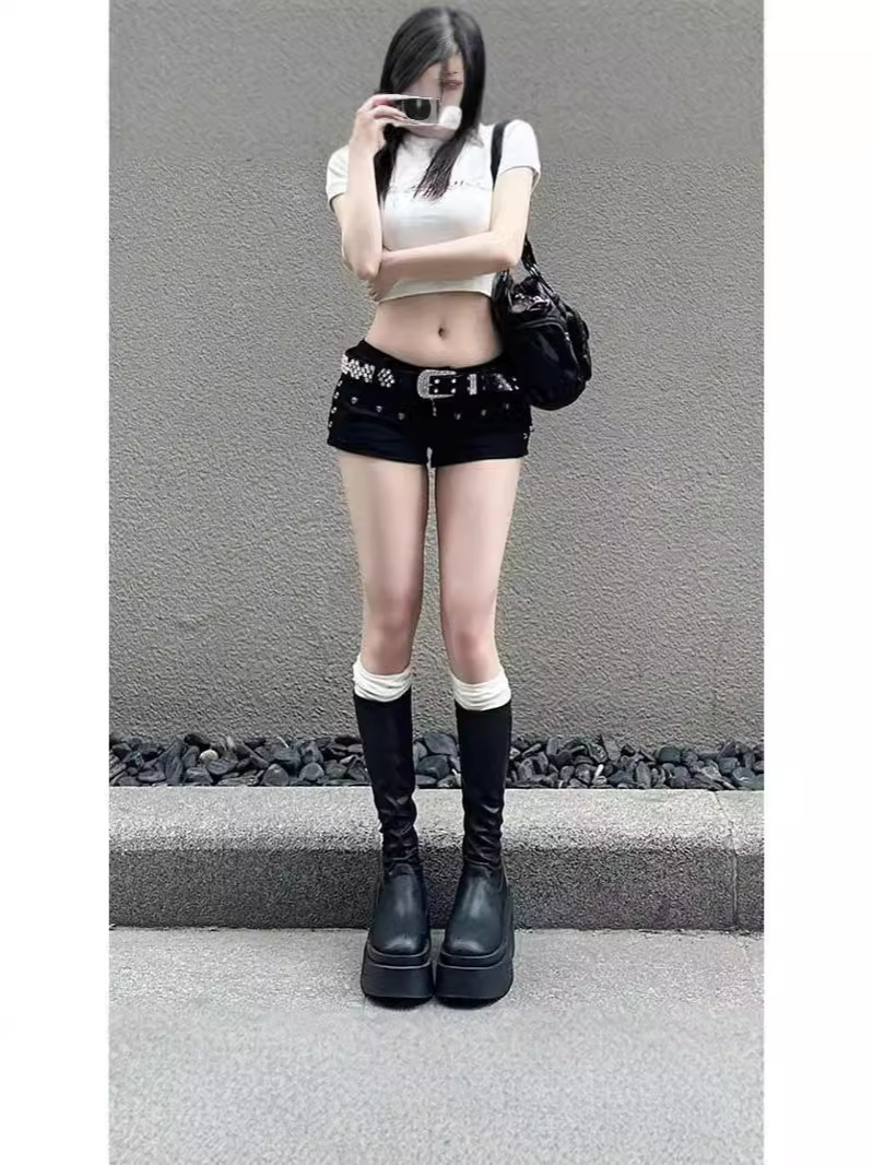American-Style Spicy Girl Y2K Shorts, Black, 2026 Summer New Model, Sexy Low-Waist, Hip-Hugging, Studded, Subculture Style, with Belt
