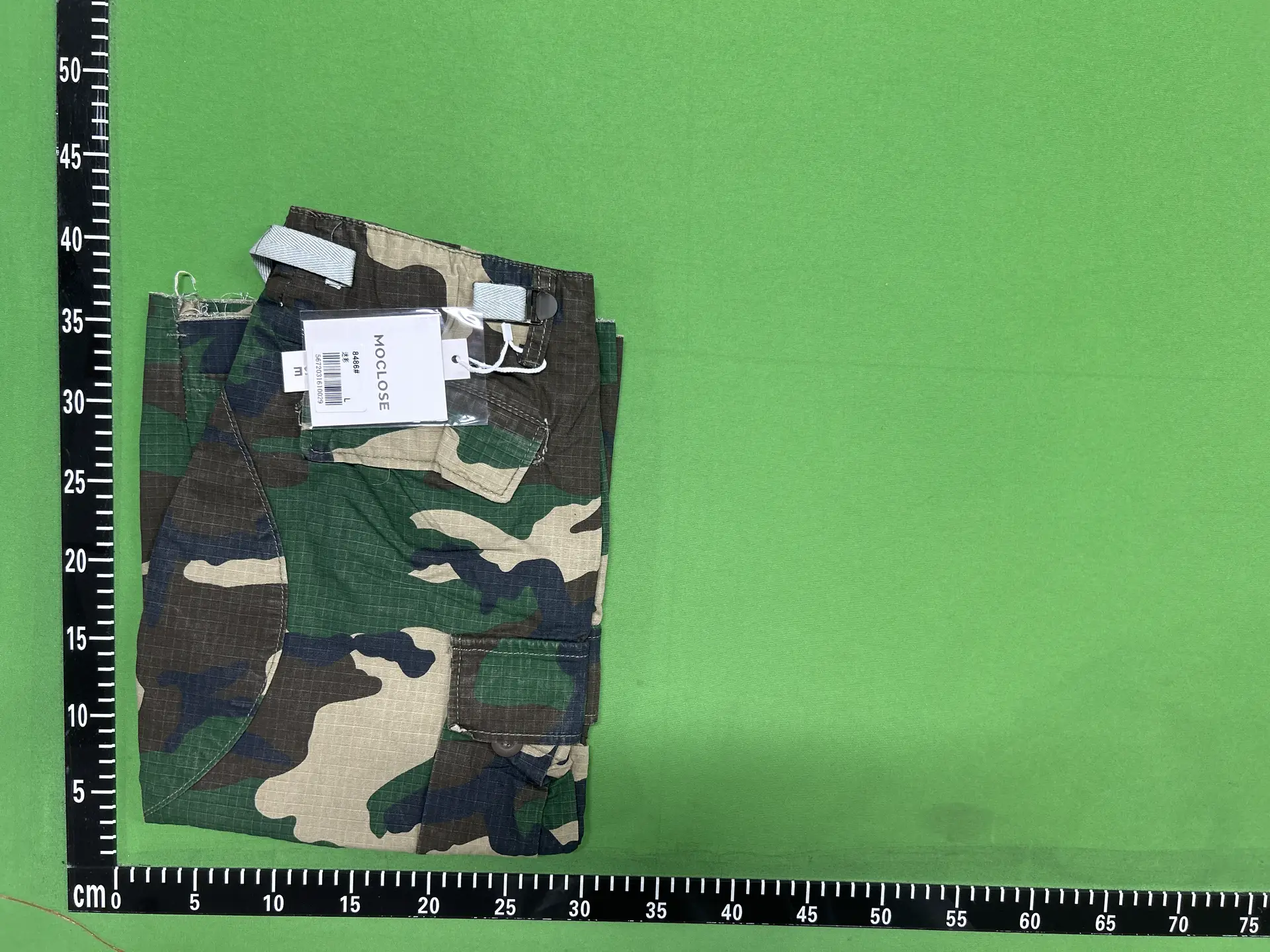 Moclose American Street Style Spring and Summer Casual Camouflage Distressed Frayed Hem Loose Fit Unisex Cargo Capri Shorts
