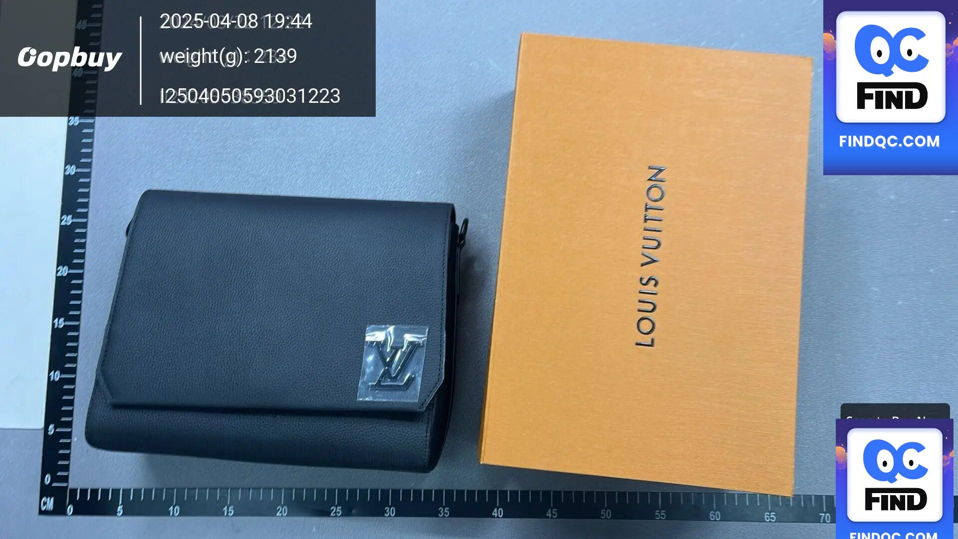 Louis Vuitton Men's Black Messenger Bag QC