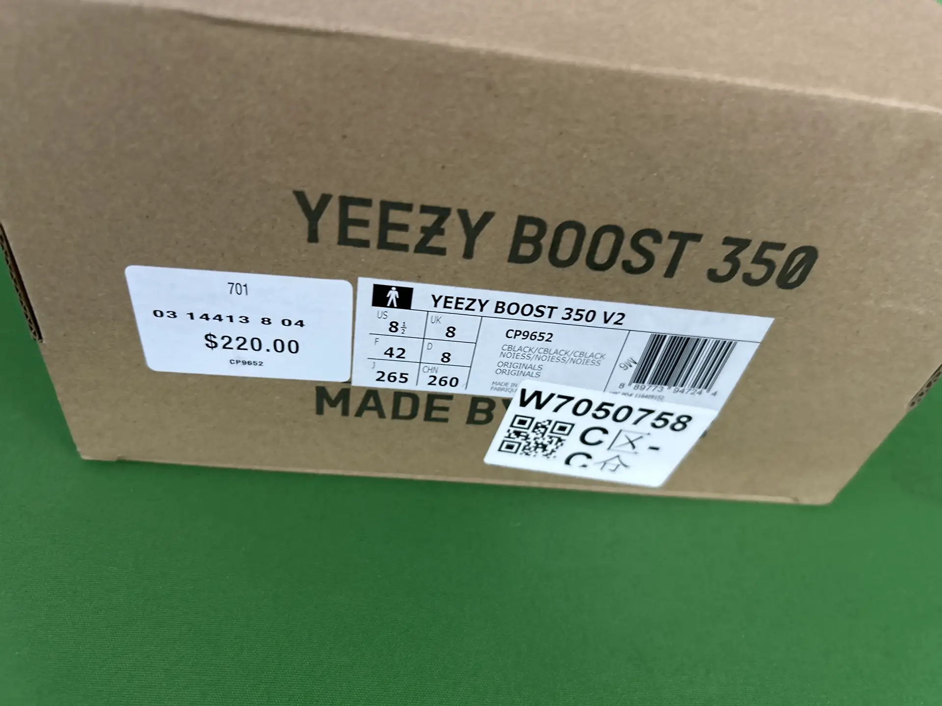 Adidas Yeezy Boost 350 V2 CBLACK/CBLACK/CBLACK