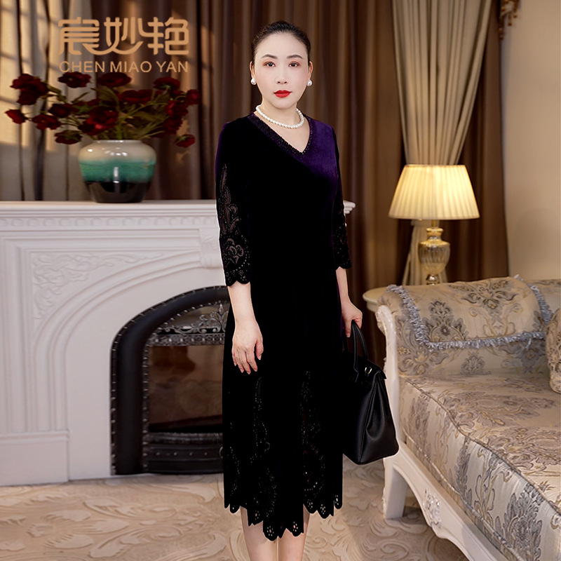 2025 Autumn New V-Neck Elegant Noble Velvet Dress Wedding Banquet Mother's Dress Factory Direct Wholesale