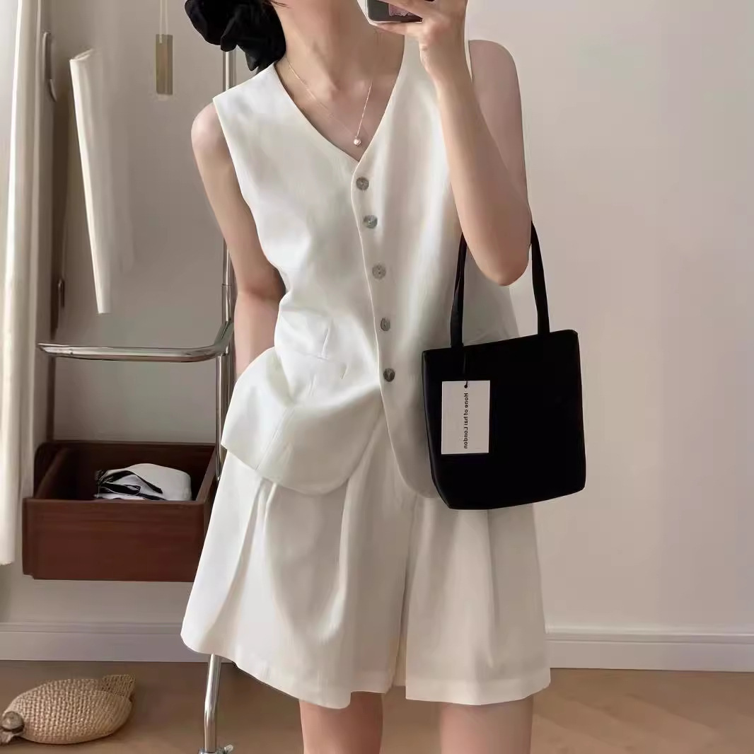 Linen suit 2024 Summer White Slimming High-end French V-neck Suit Vest Shorts 2-piece Set for Women