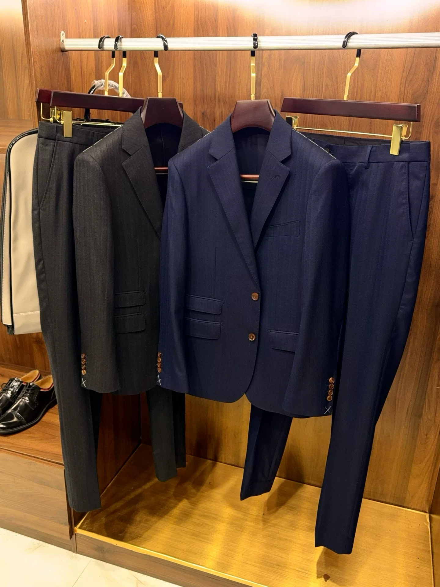 26-Year-Old Men's High-End Business Fashion, Various Styles of Tops, Wedding Suits, Casual Pants Suits QC-Foto von TAOBAO auf Qualit.ly