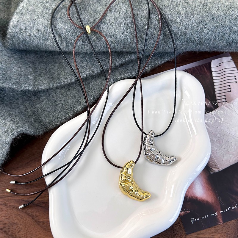 Niche Popular Fashion Metal Horn Bag Necklace Korean Style Simple Ins Style All-match Long Leather Rope Sweatshirt Chain for Women