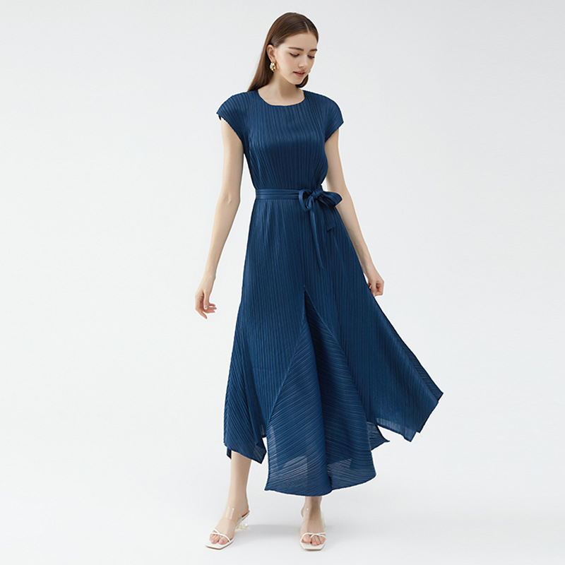 Casual Solid Color Dress for Women, 2026 Summer New Style, Elegant and High-End Feel, Small Puff Sleeves, Long Flared Floral Dress