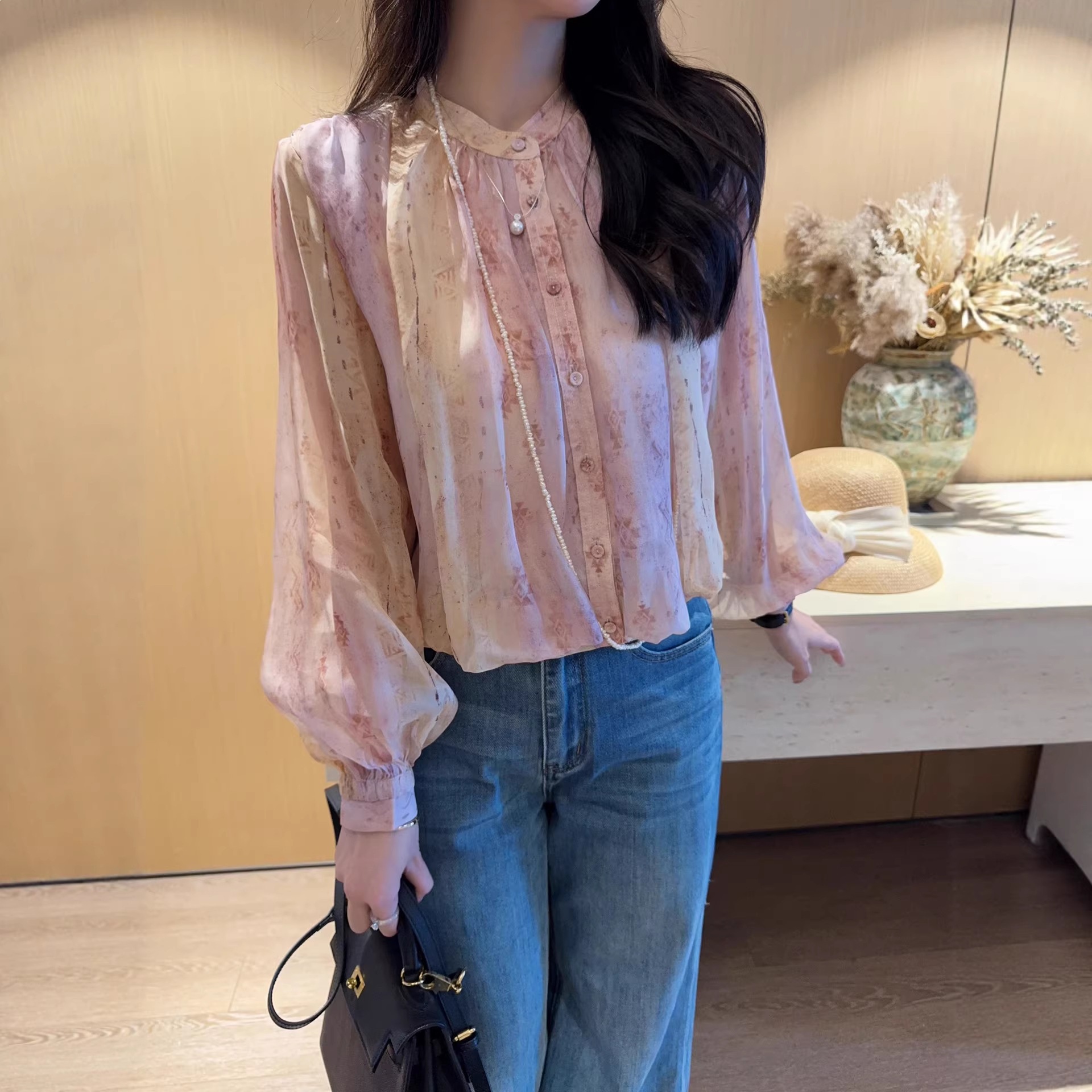 Bright and Elegant Beauty~ Pink Silk Blouse with Gradient Dyeing, Long-Sleeved Short French-Style Shirt for Women, Available for Dropshipping