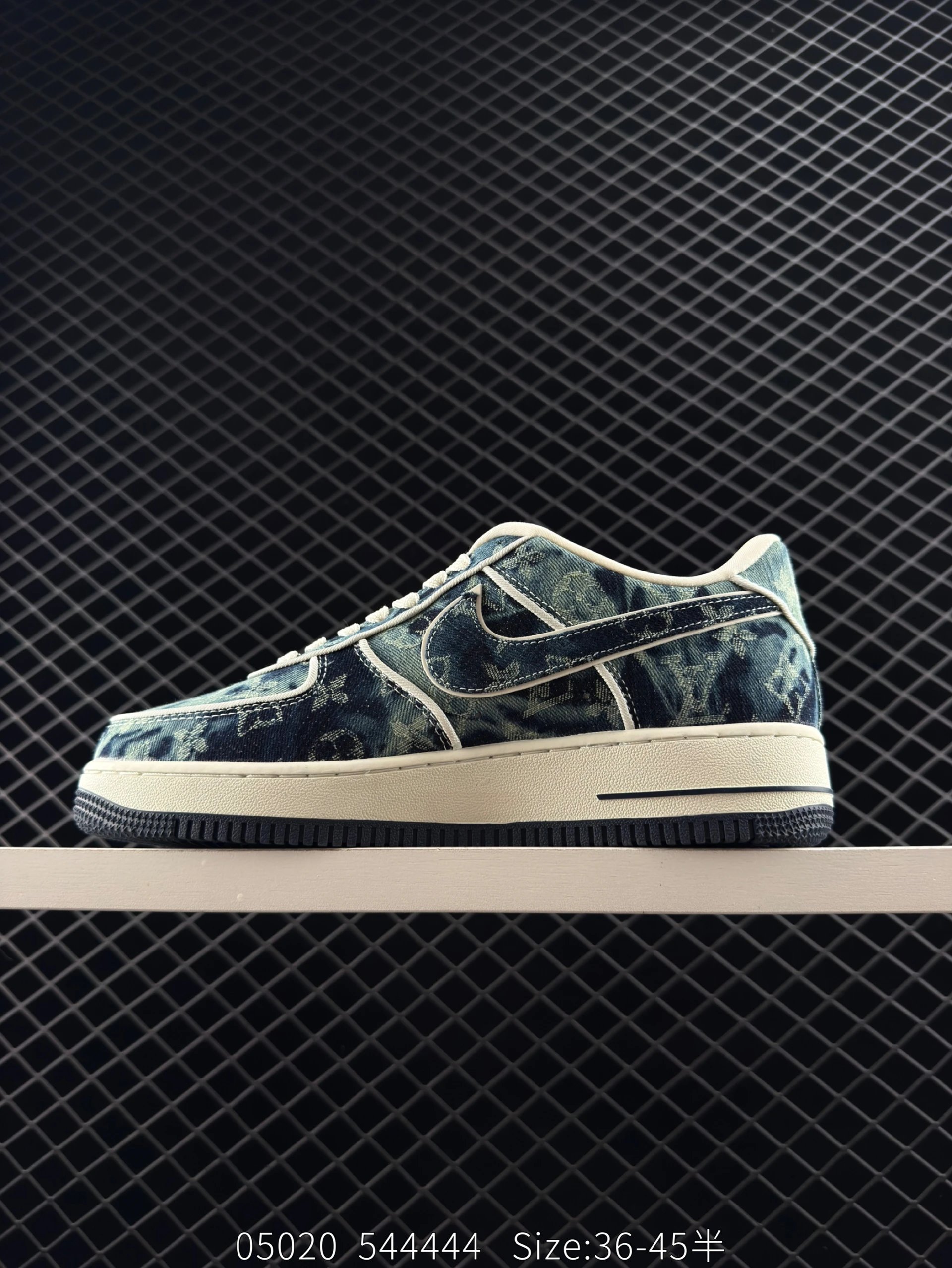 NIKE AIR FORCE 1‘07